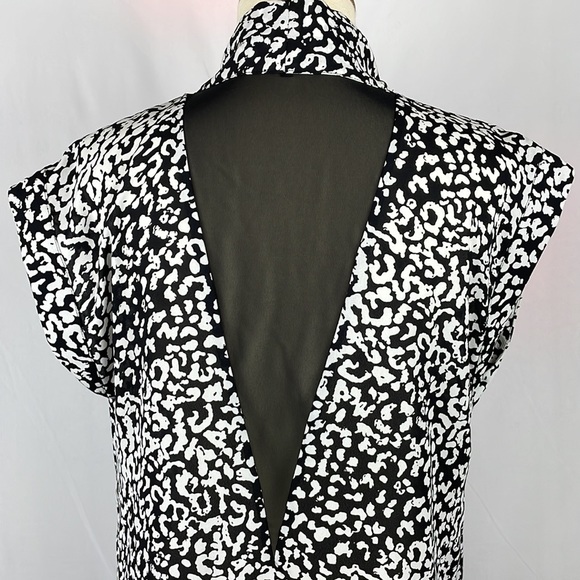 Ro & De Black and White Wrap Front Top with Sexy Sheer Back - Size Small - Picture 9 of 14